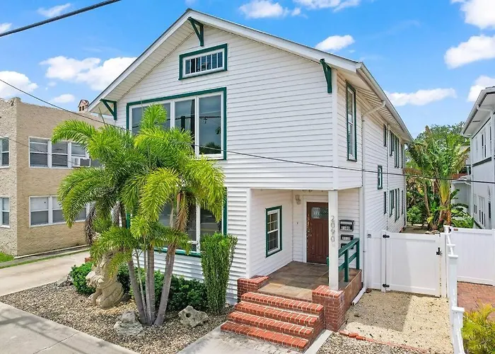Downtown Loft With Parking - Steps To Restaurants & Nightlife