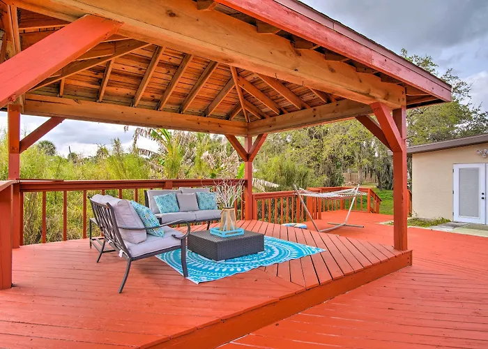 Cozy Melbourne Home W/ Deck & Pool: 5 Mi To Beach!