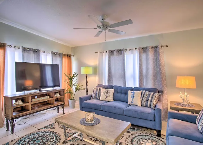 Cozy Melbourne Home W/ Deck & Pool: 5 Mi To Beach!